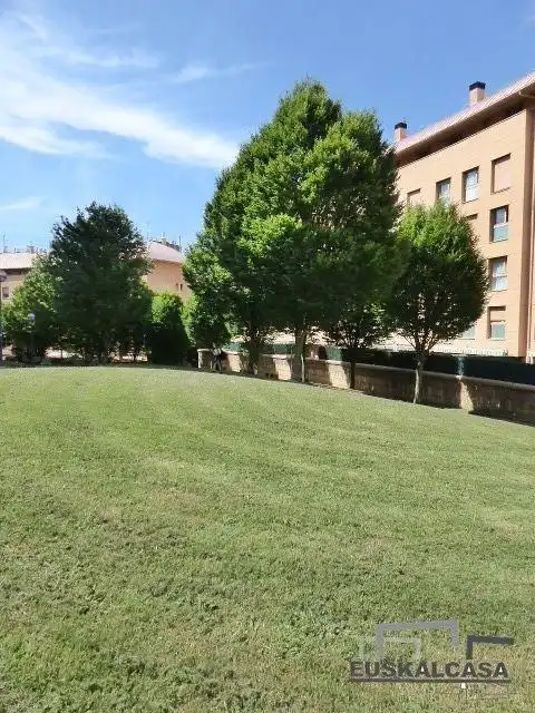 Pis en venda en Bilbao  amb Calefacció, Terrassa i Traster