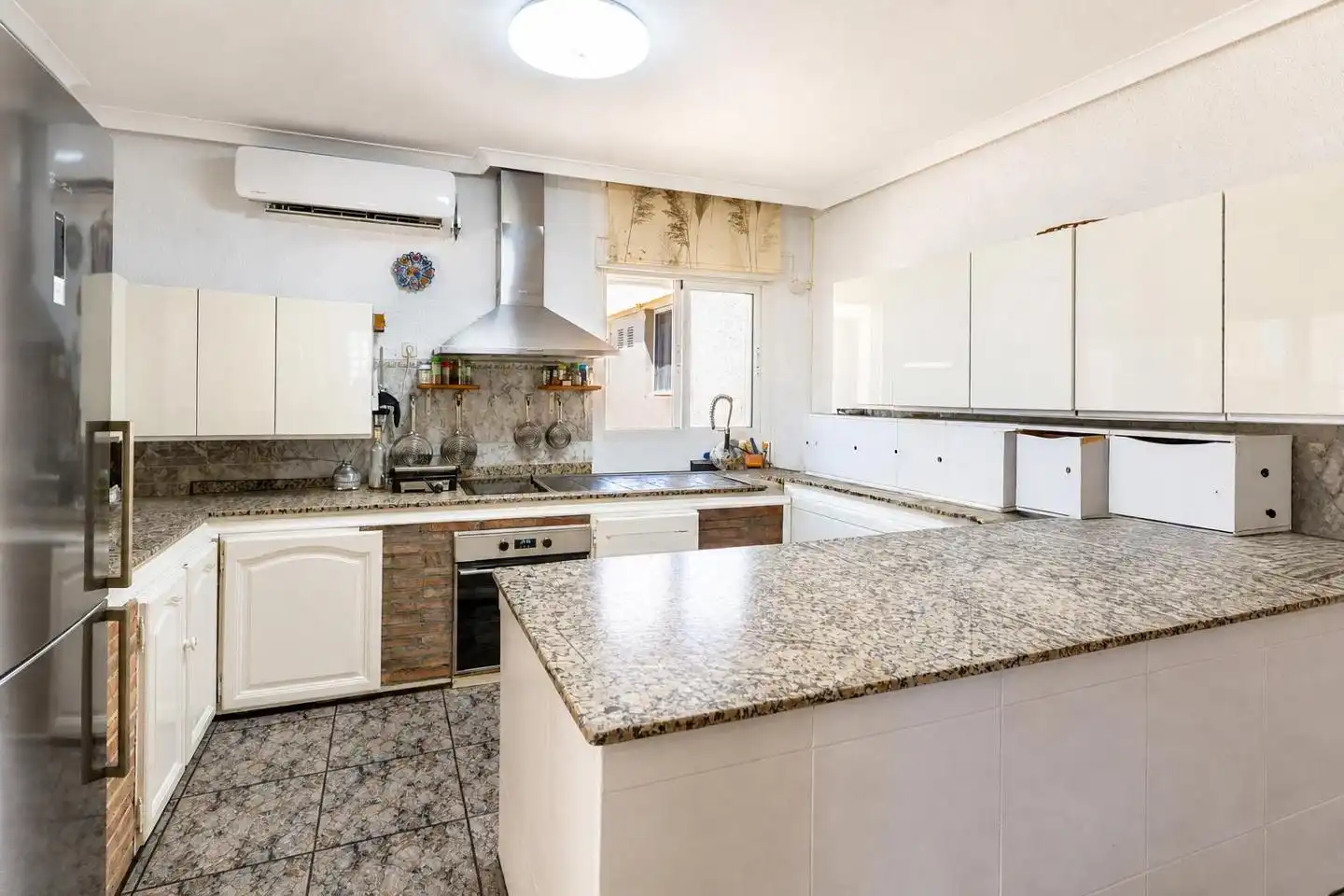 Kitchen of Houses for sale in Elche / Elx  with Air Conditioner, Private garden and Terrace