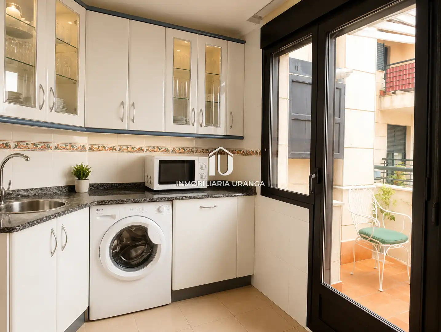 Cocina de Piso en venta en Castro-Urdiales con Calefacción, Terraza y Piscina comunitaria