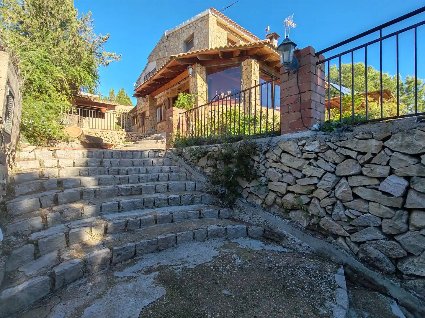 Vista exterior de Casa adosada en venta en Castellón de la Plana / Castelló de la Plana con Calefacción, Jardín privado y Terraza