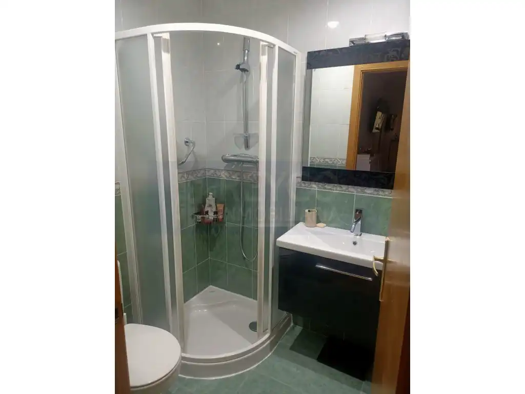 Badezimmer von Wohnungen zum Verkauf in  Logroño