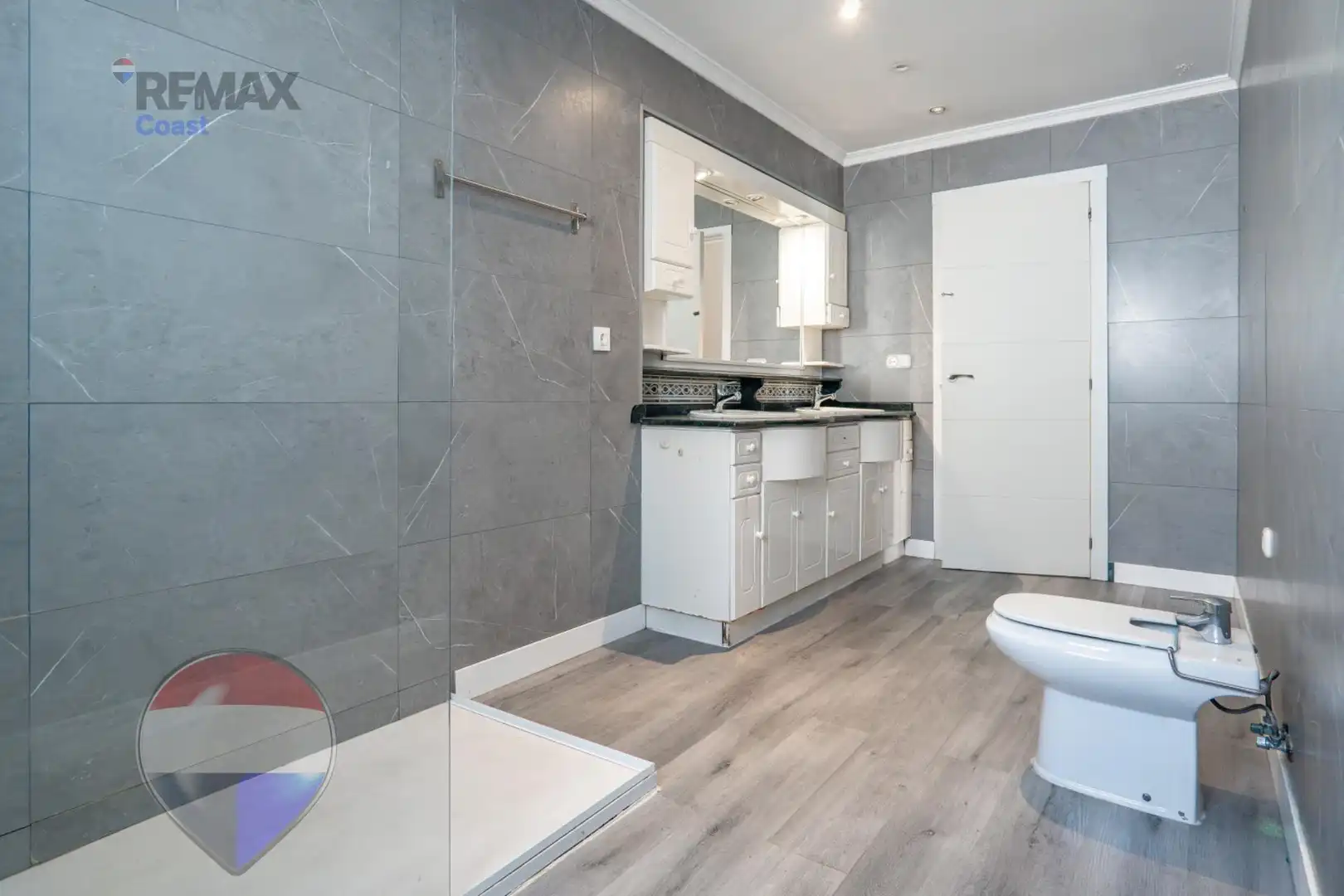 Bany de Casa o xalet en venda en Rincón de la Victoria amb Aire condicionat, Jardí privat i Piscina
