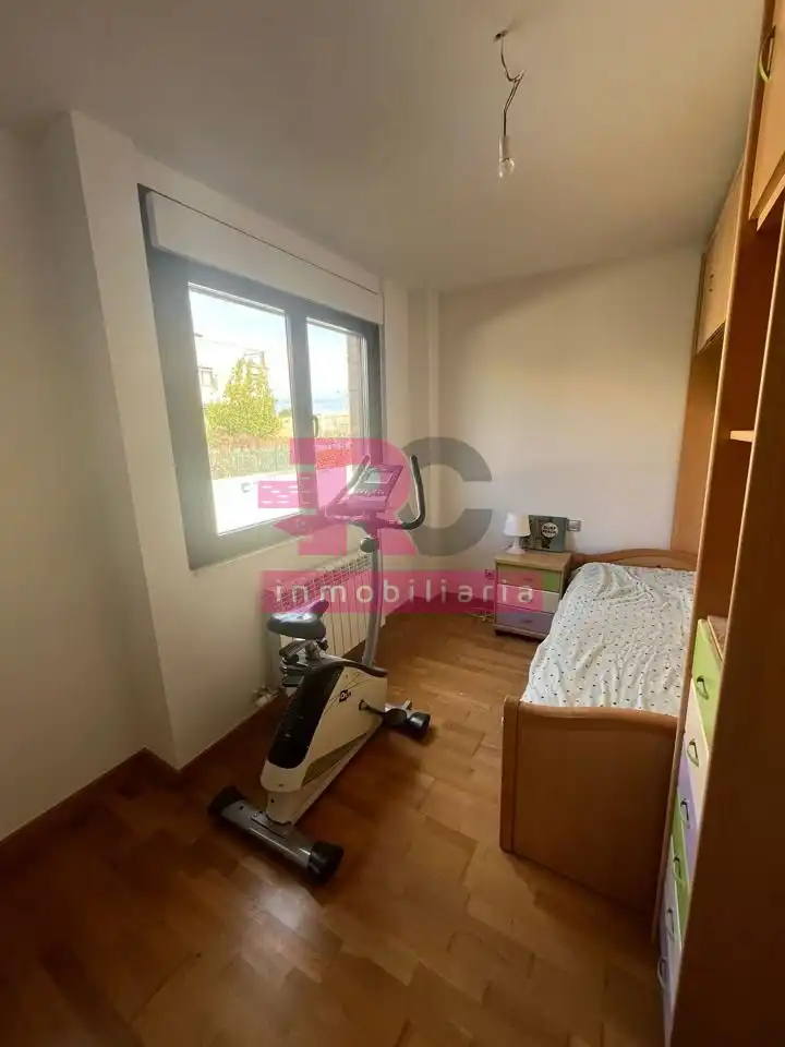 Habitación de Casa adosada en venta en Cabrerizos con Calefacción, Jardín privado y Piscina comunitaria