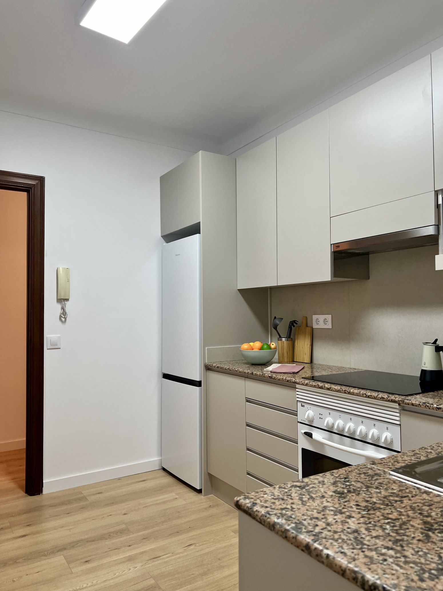 Kitchen of Flat to rent in  Barcelona Capital  with Heating, Parquet flooring and Furnished