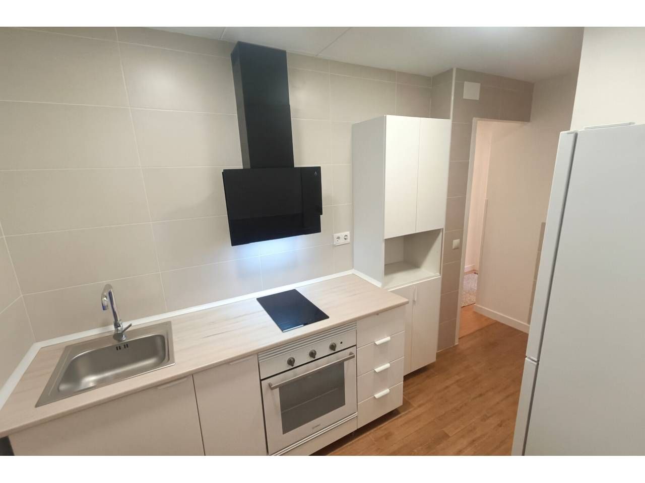 Kitchen of Flat for sale in Badalona  with Parquet flooring