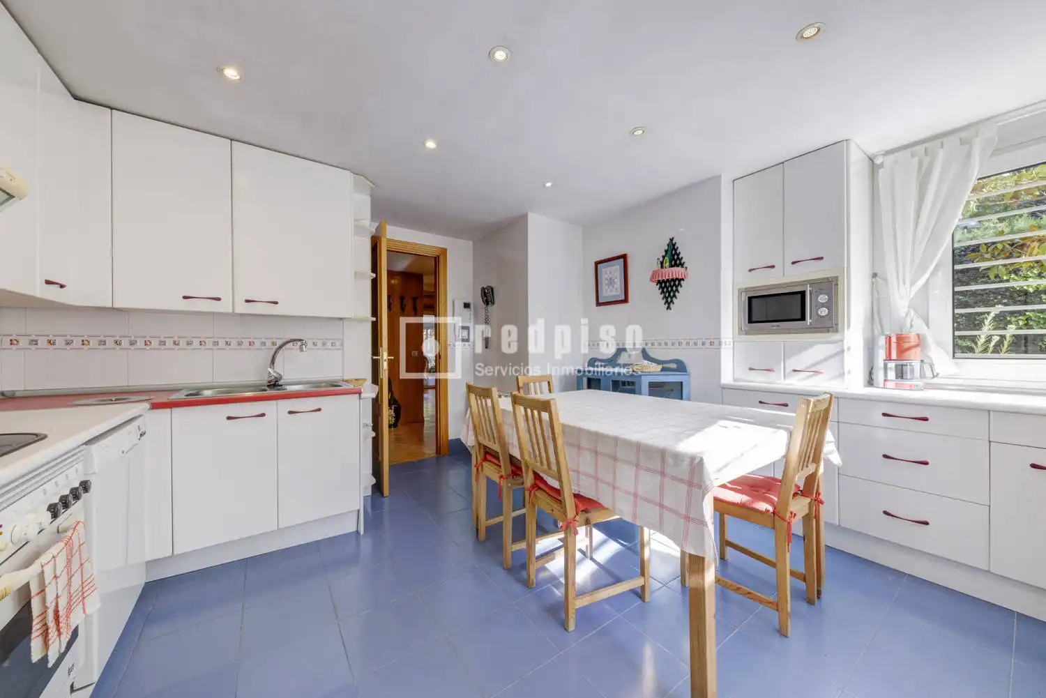 Kitchen of Flat for sale in Pozuelo de Alarcón  with Heating, Private garden and Parquet flooring