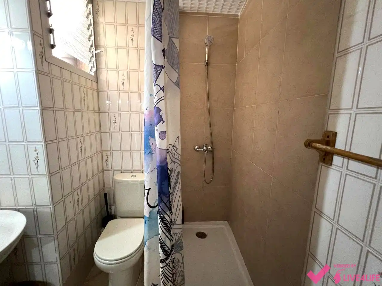 Bathroom of Flat for share in Sevilla  with Air Conditioner, Heating and Furnished