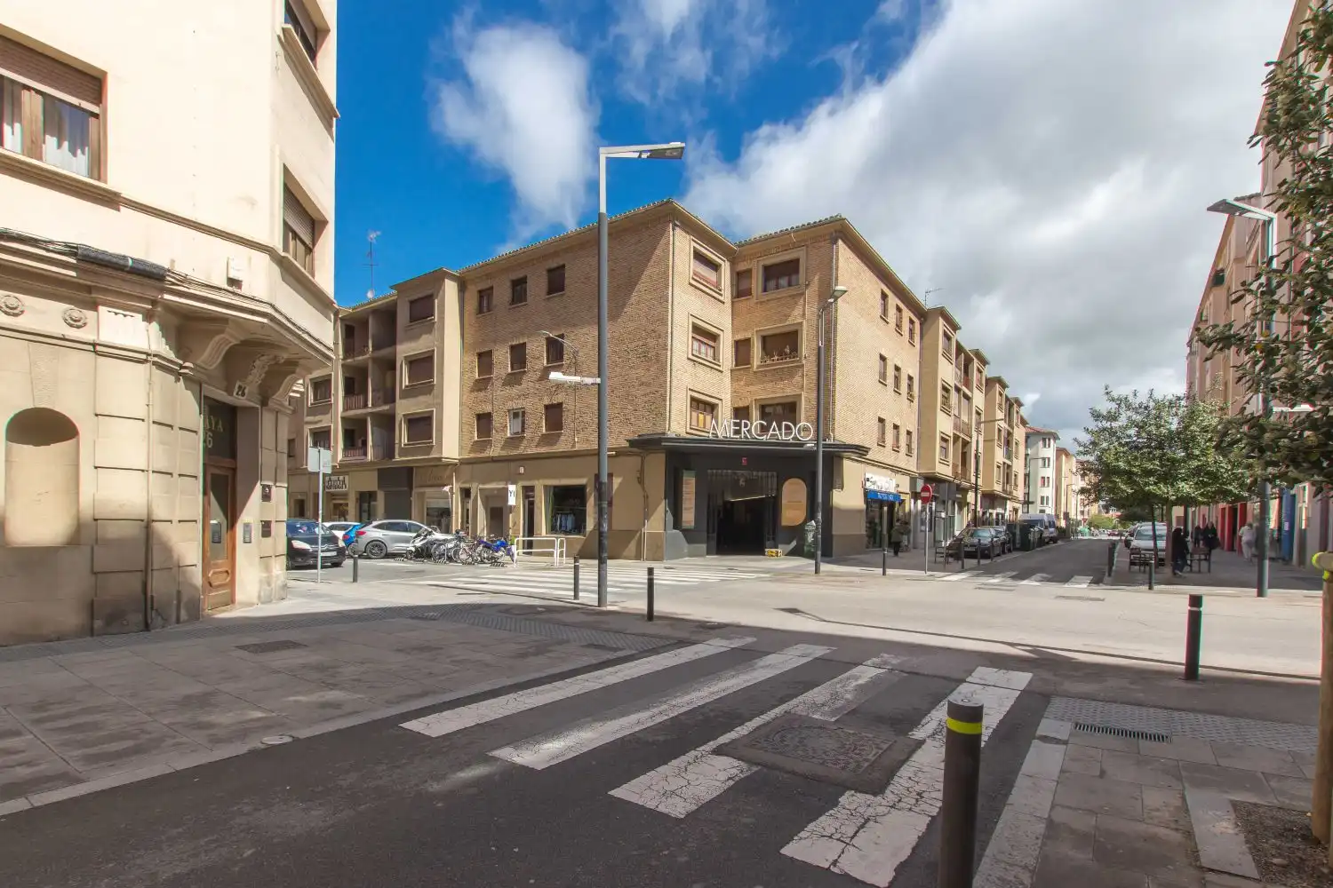 Vista exterior de Local de alquiler en  Pamplona / Iruña