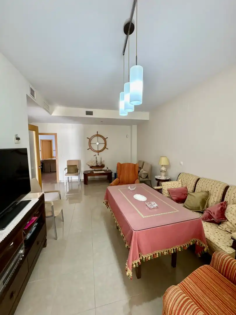 Sala d'estar de Casa o xalet en venda en Gerena amb Aire condicionat, Calefacció i Terrassa