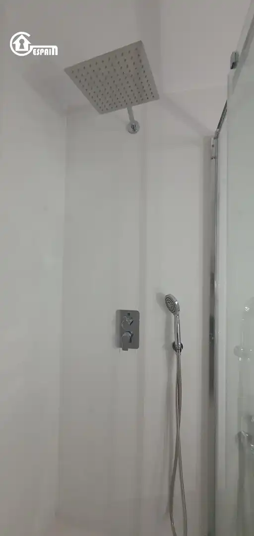 Badezimmer von Wohnung zur Miete in Madrid mit Klimaanlage und Heizung