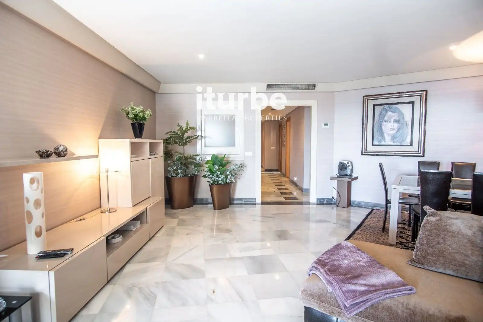 Living room of Flat for rent in Marbella  with Air Conditioner, Terrace and Swimming Pool