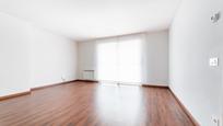 Sala d'estar de Pis en venda en Arroyomolinos (Madrid) amb Aire condicionat, Calefacció i Parquet