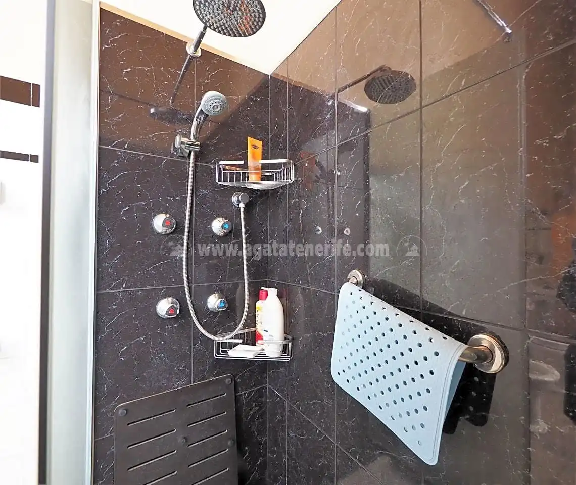 Bathroom of Houses for sale in La Orotava  with Private garden and Terrace