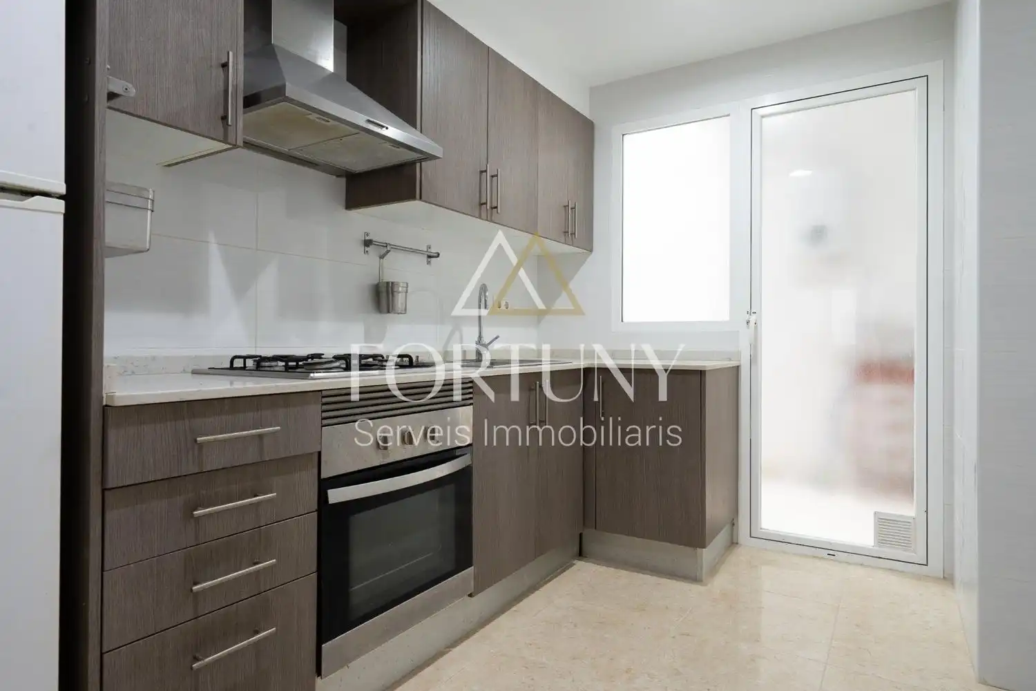 Flat with terrace for sale in del Carrilet 30, imagen 3
