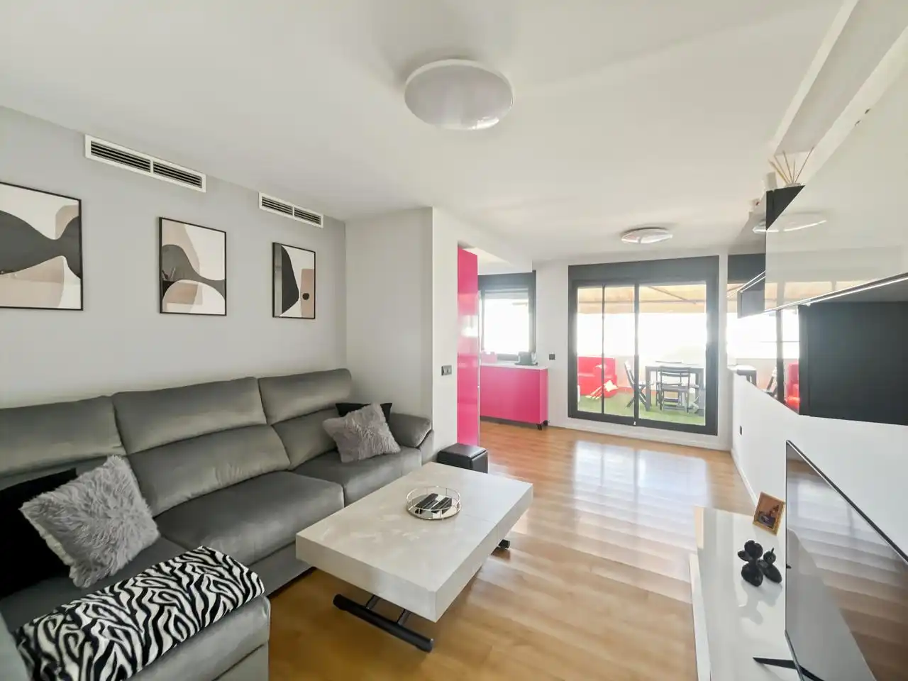 Sala d'estar de Àtic en venda en Madrid amb Aire condicionat, Calefacció i Terrassa