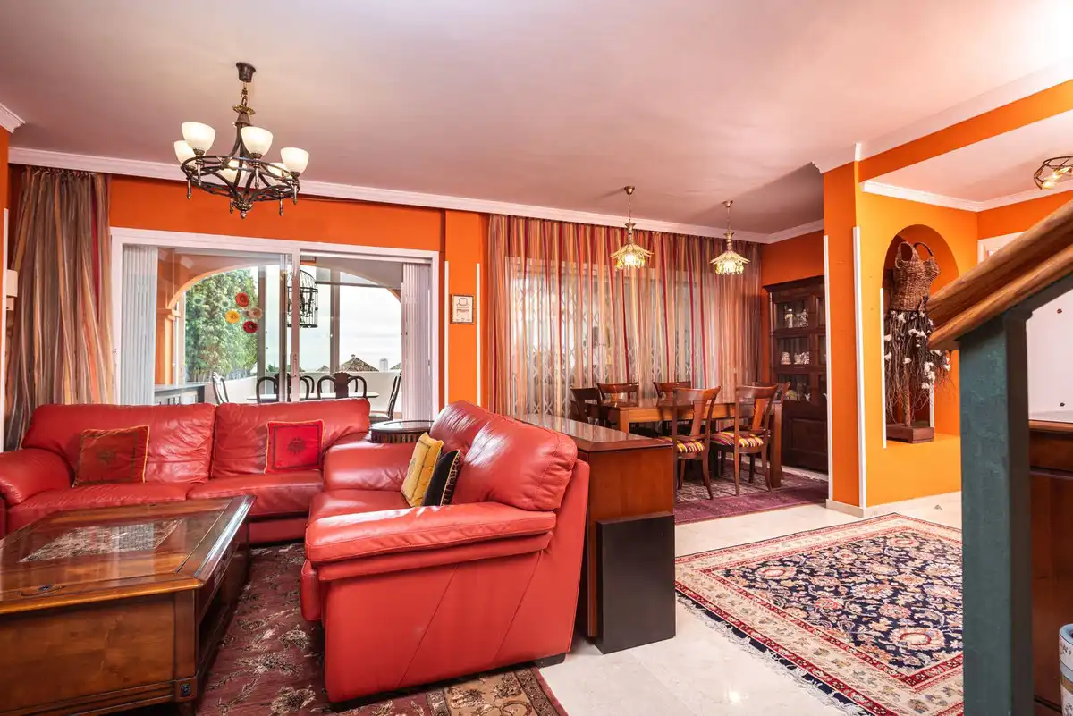 Sala d'estar de Àtic en venda en Marbella amb Aire condicionat, Terrassa i Moblat