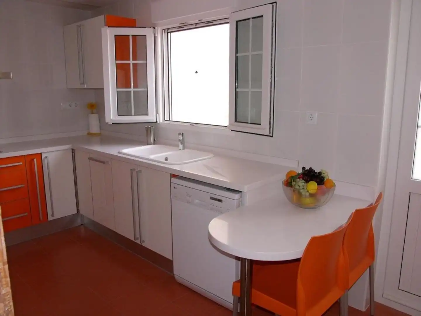 Cocina de Casa adosada en venta en El Puig de Santa Maria con Aire acondicionado, Calefacción y Jardín privado