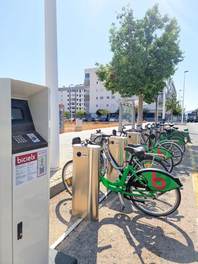 Aparcament de Pis en venda en Elche / Elx amb Aire condicionat, Calefacció i Jardí privat
