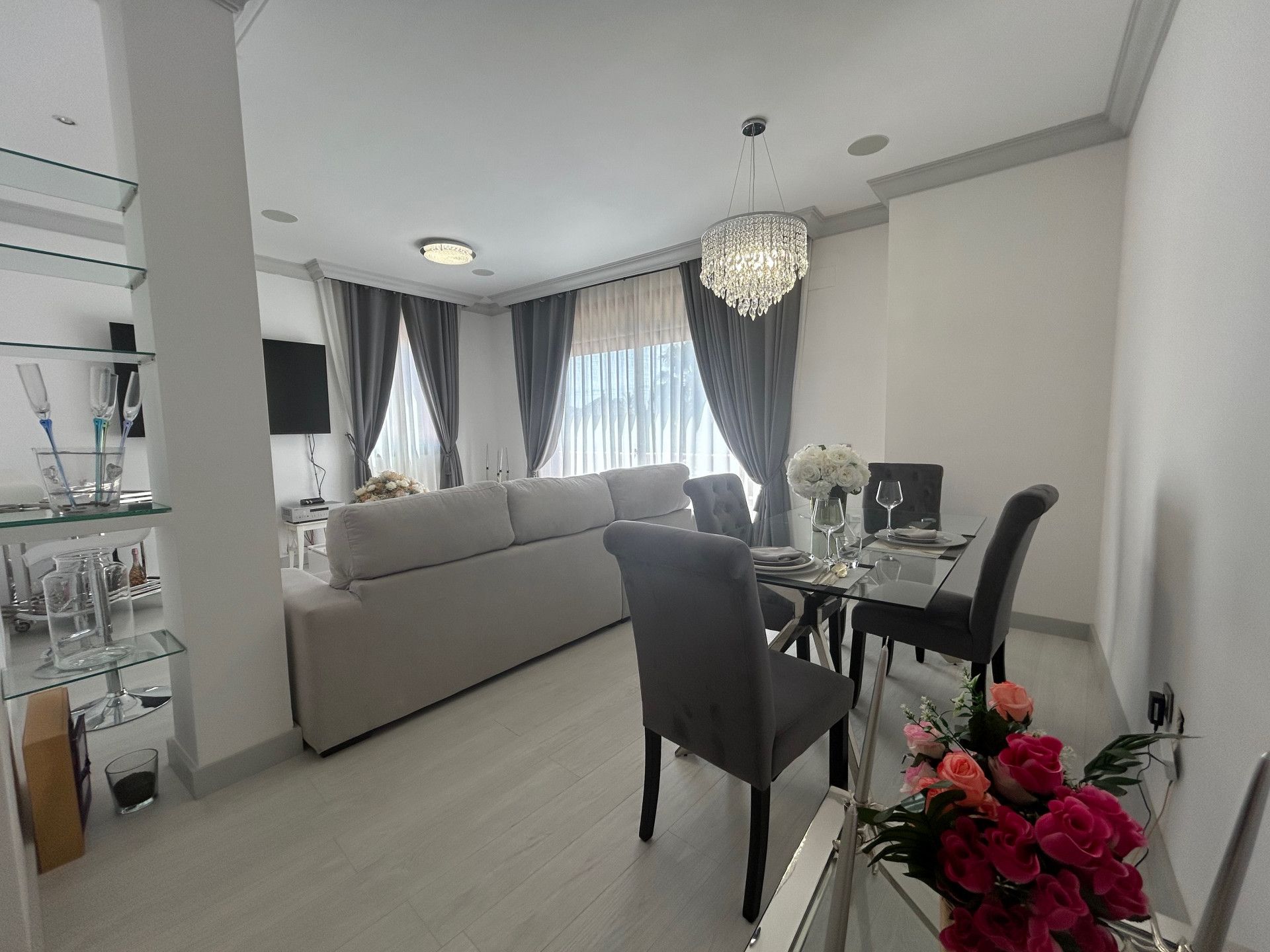 Sala de estar de Dúplex en venta en Estepona con Aire acondicionado, Terraza y Piscina