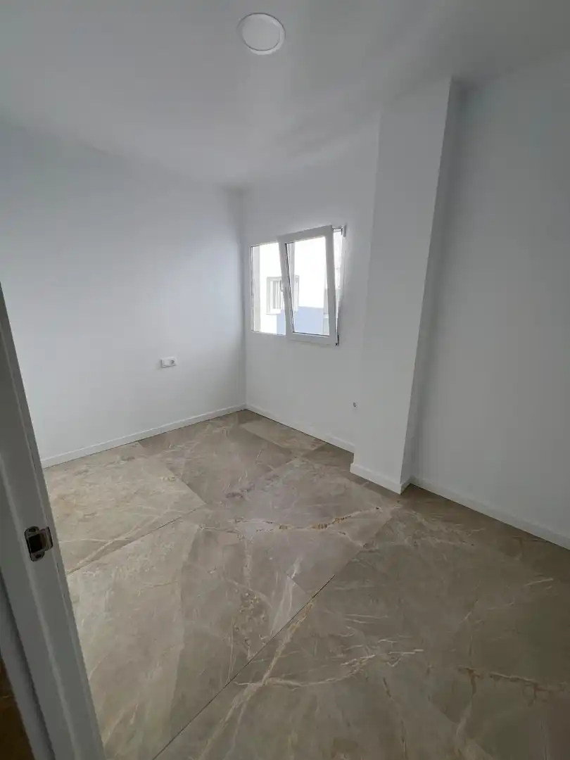 Dormitori de Pis en venda en Ador amb Aire condicionat, Forn i Rentadora
