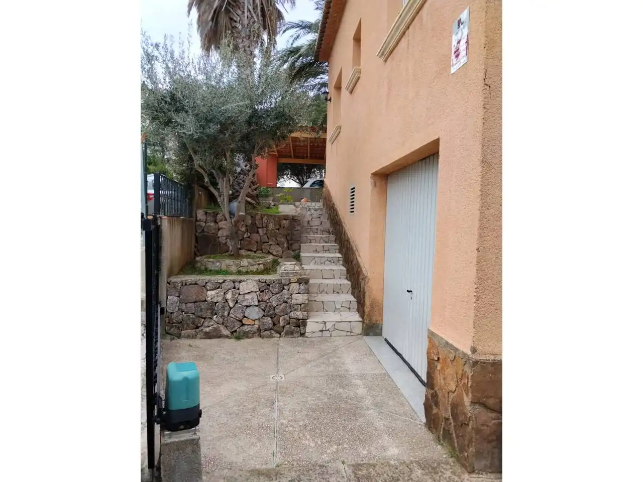 Vista exterior de Casa o xalet en venda en Ador amb Aire condicionat, Calefacció i Jardí privat
