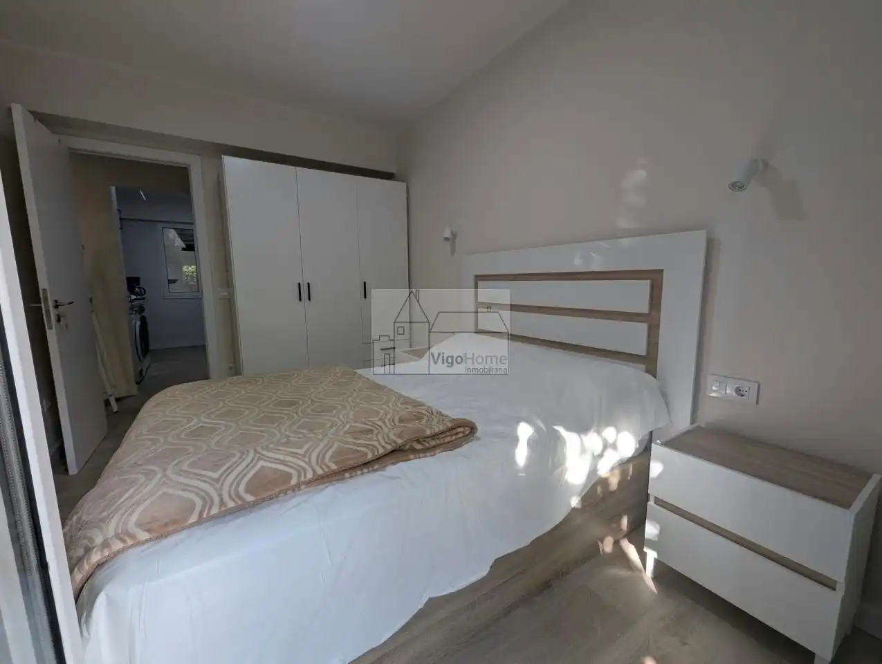 Habitación de Piso de alquiler en Vigo  con Calefacción, Terraza y Amueblado