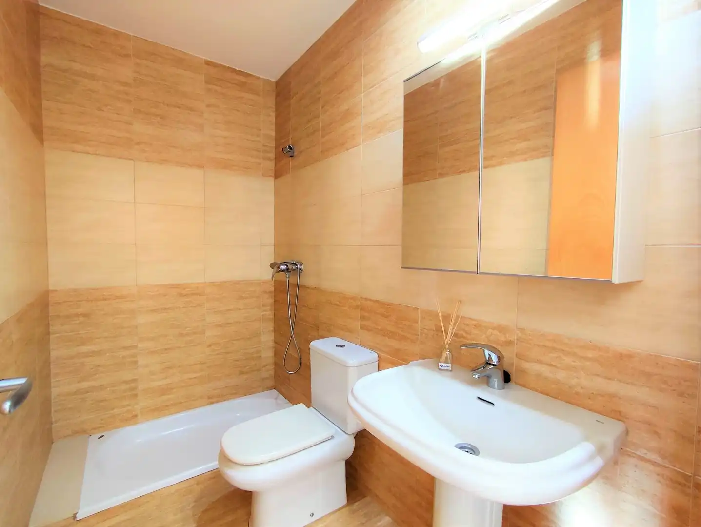 Bathroom of Flat for sale in Mataró  with Air Conditioner, Heating and Terrace