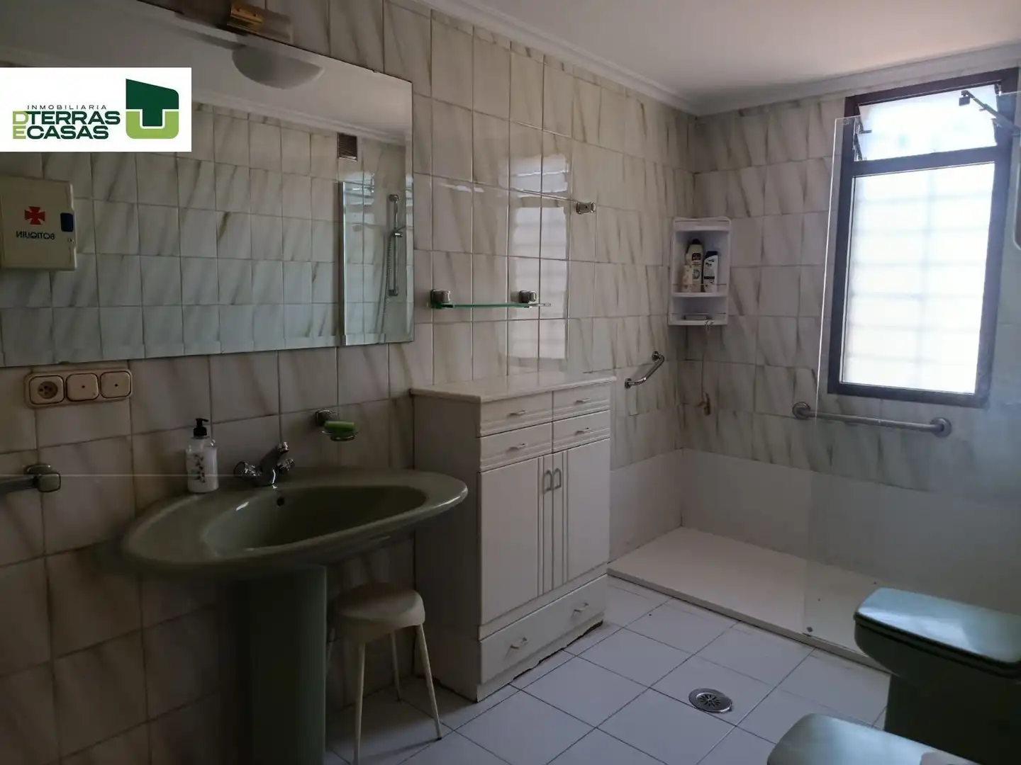 Baño de Piso en venta en Pontevedra Capital  con Calefacción, Terraza y Trastero