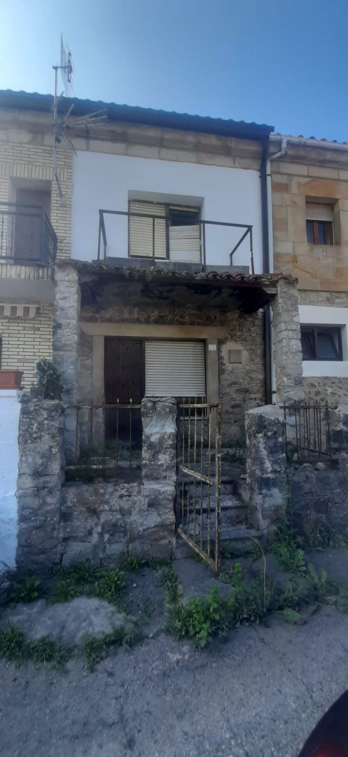 Exterior view of House or chalet for sale in Hazas de Cesto  with Terrace and Balcony