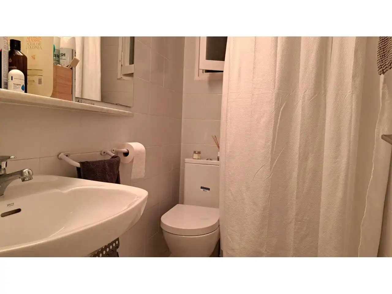 Baño de Piso de alquiler en Vilanova i la Geltrú con Aire acondicionado, Calefacción y Terraza