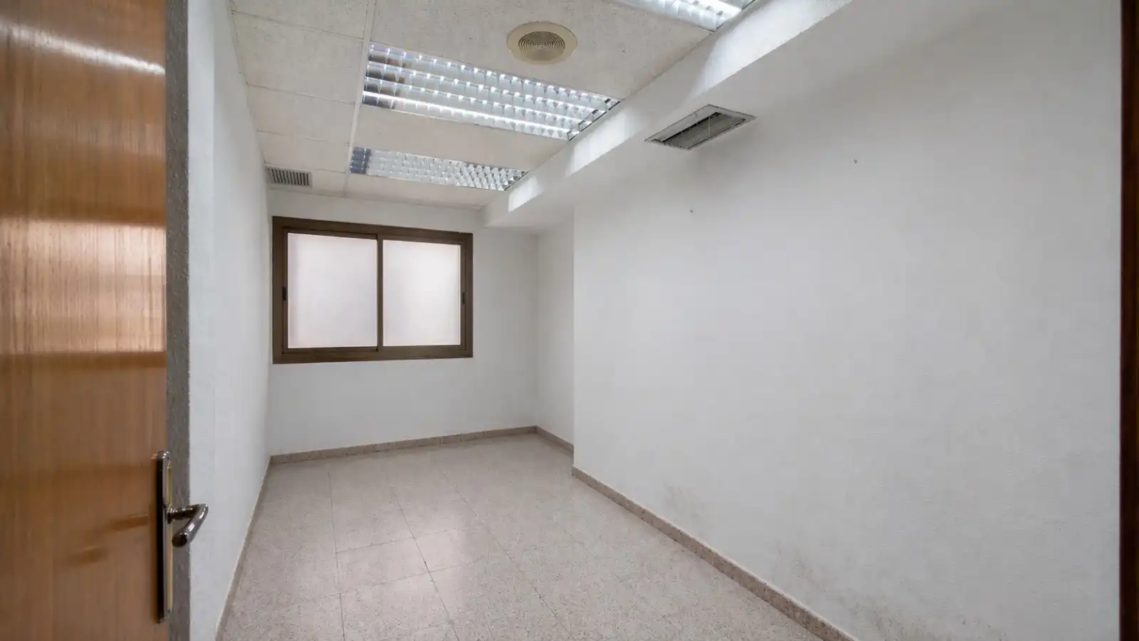 Piso en venta en Cornellà de Llobregat con Terraza