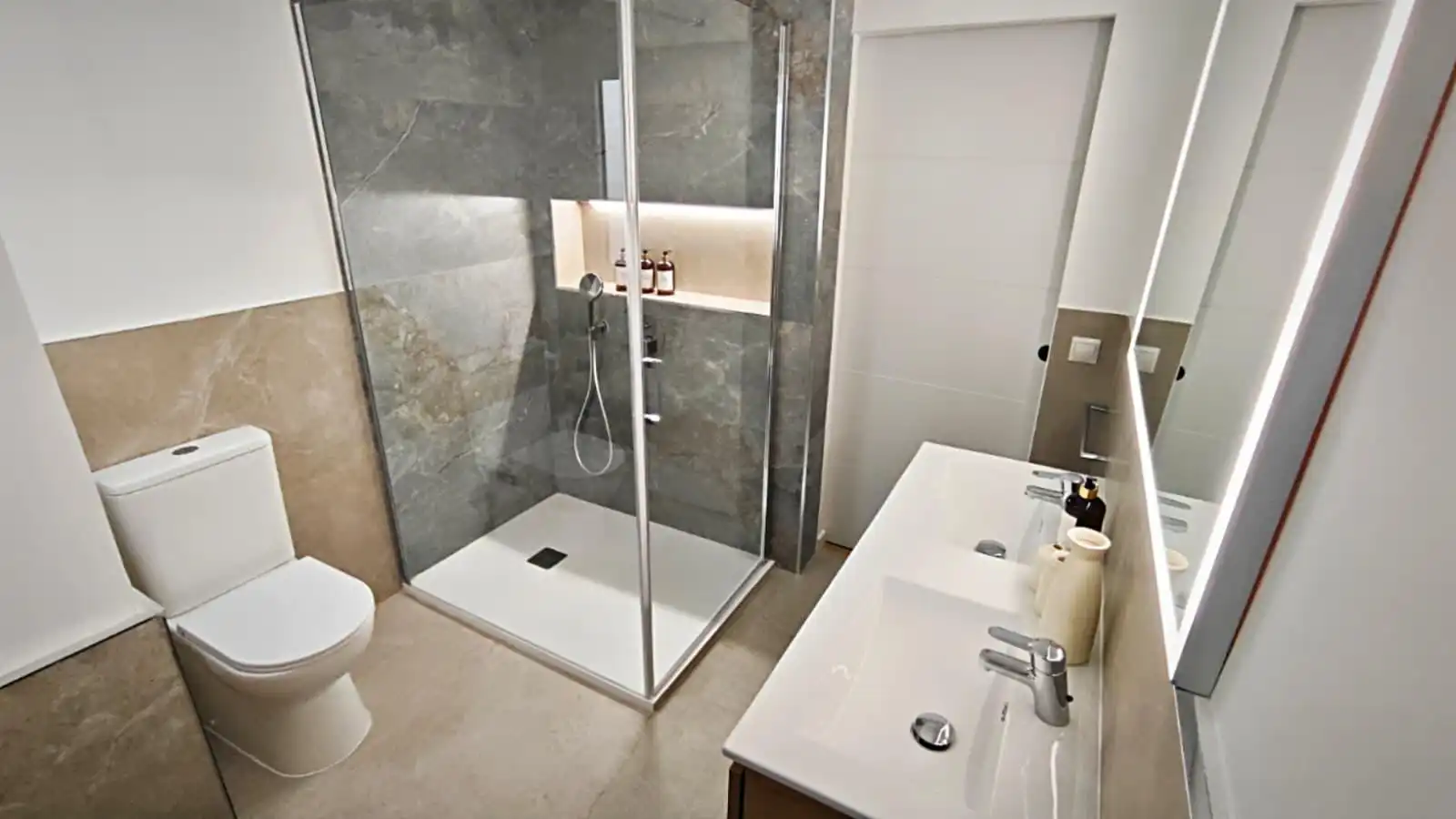 Baño de Piso en venta en  Palma de Mallorca con Aire acondicionado y Amueblado