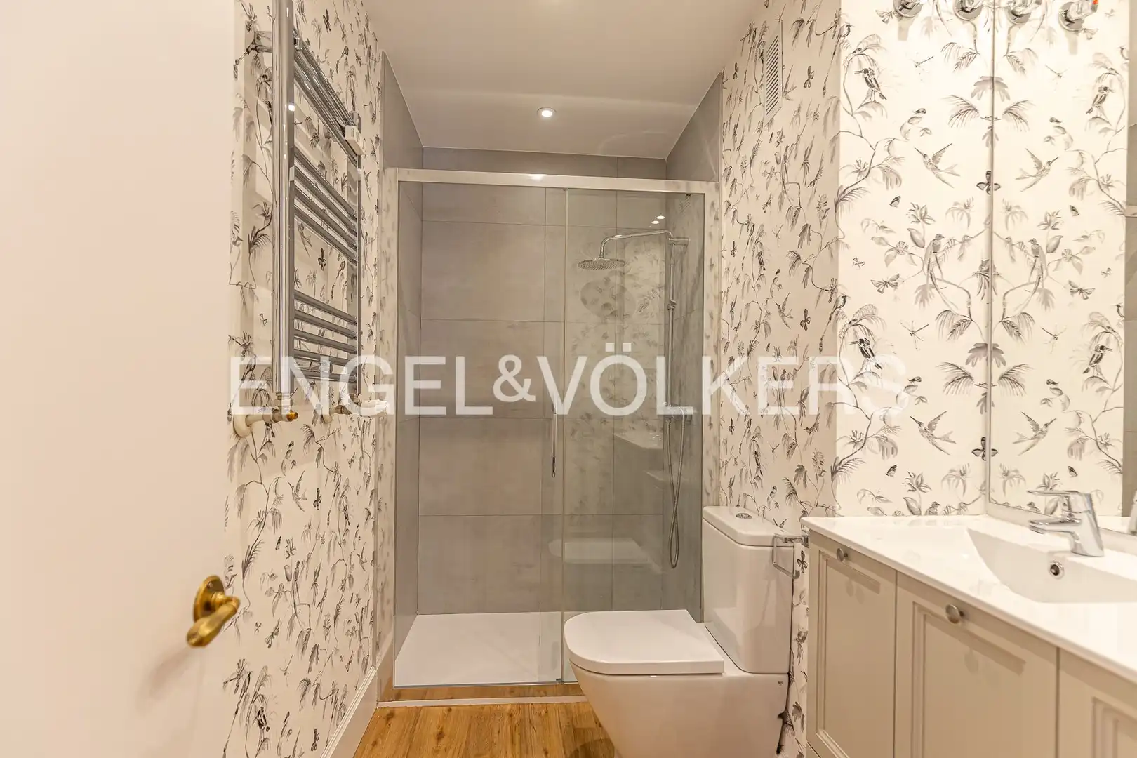 Baño de Piso en venta en Madrid con Calefacción, Terraza y Trastero