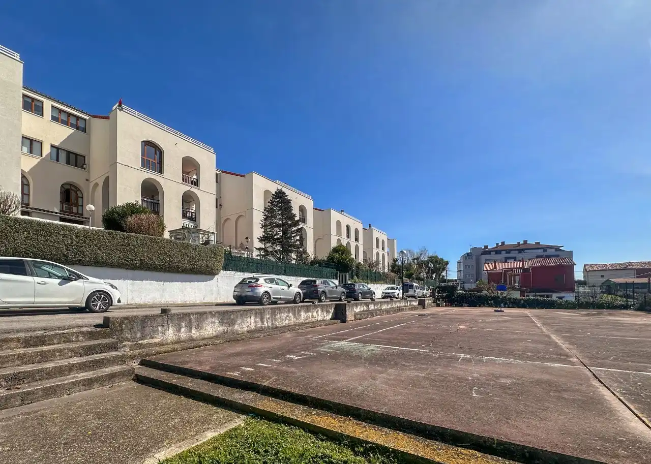 Vista exterior de Dúplex en venta en Santa Cruz de Bezana con Calefacción y Amueblado