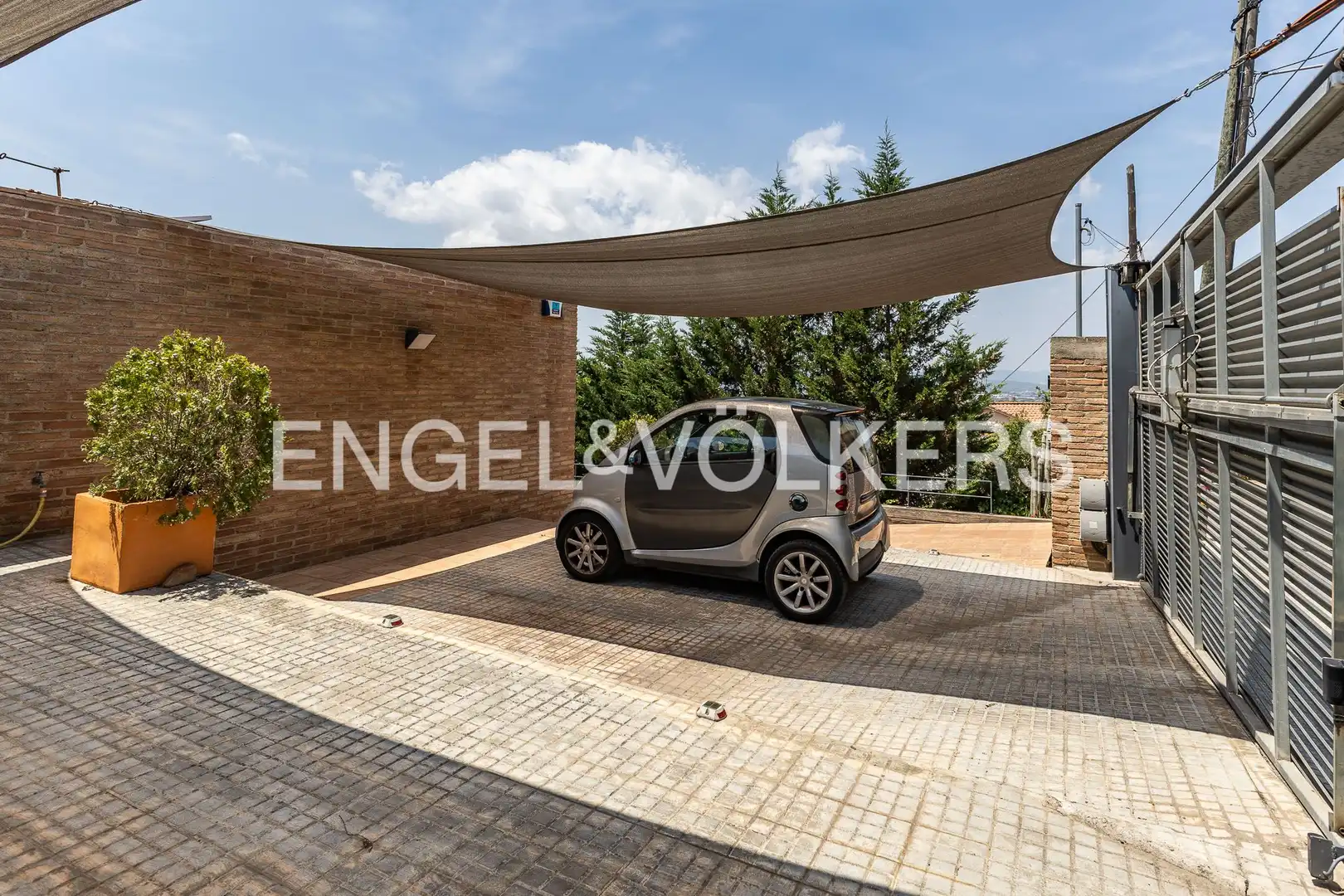 Terrassa de Casa adosada en venda en Sant Cugat del Vallès amb Calefacció, Jardí privat i Parquet