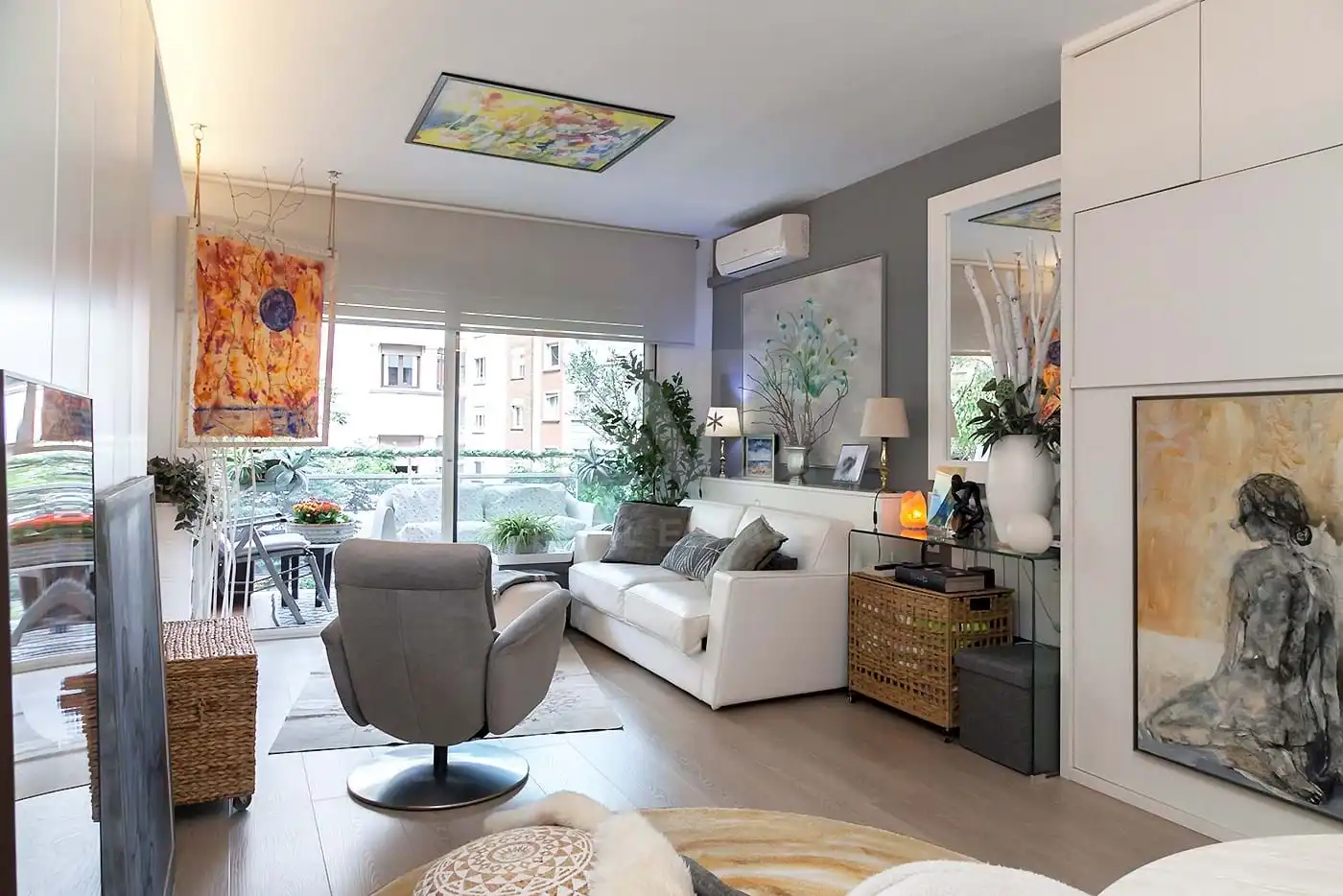 Living room of Study for sale in Barcelona  with Air Conditioner and Heating