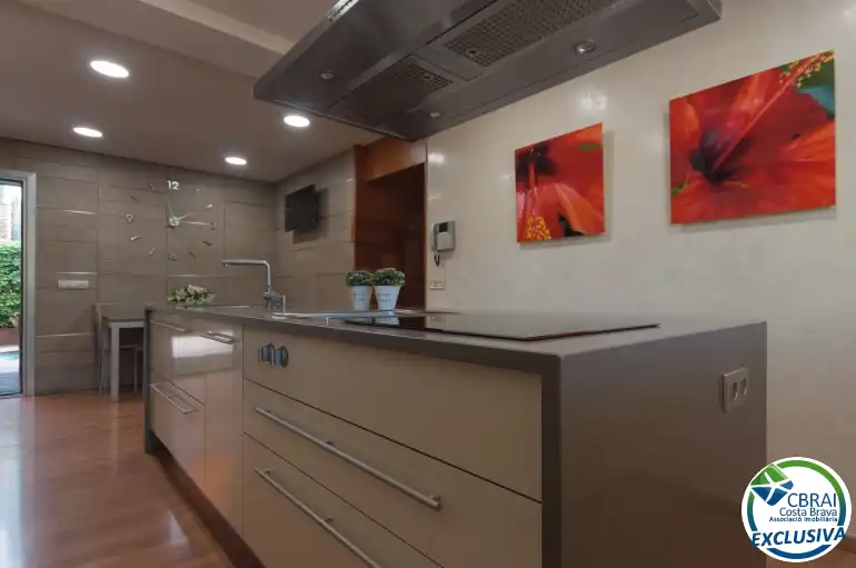 Cuina de Casa o xalet en venda en Roses amb Calefacció i Traster