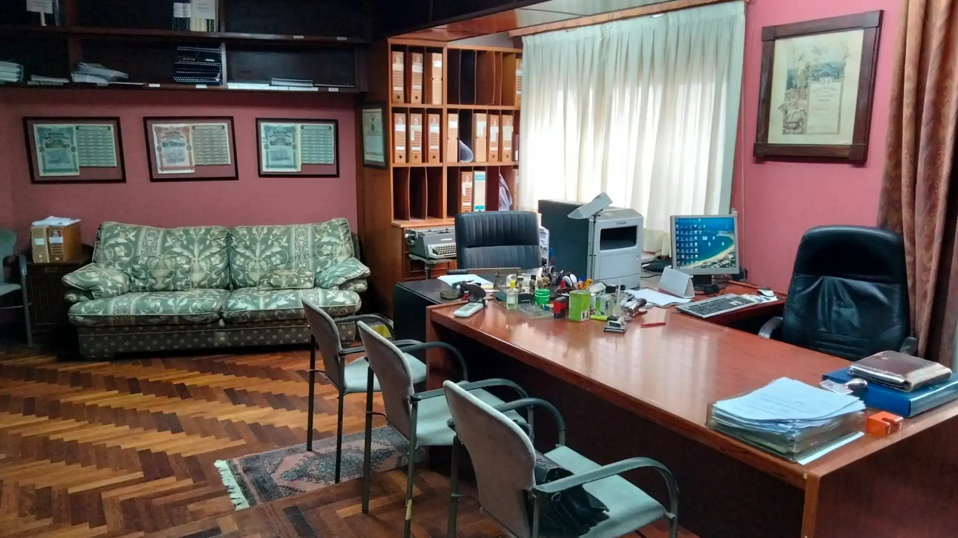 Oficina en venta en Vigo  con Calefacción, Terraza y Amueblado