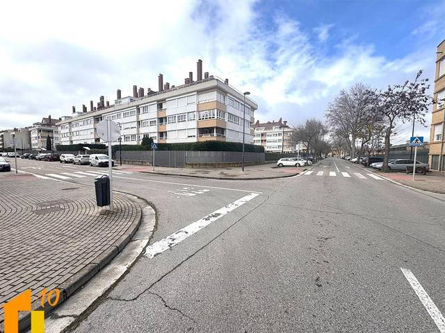 Garaje en Venta en Calle CALERUEGA en Universidad - Las Huelgas