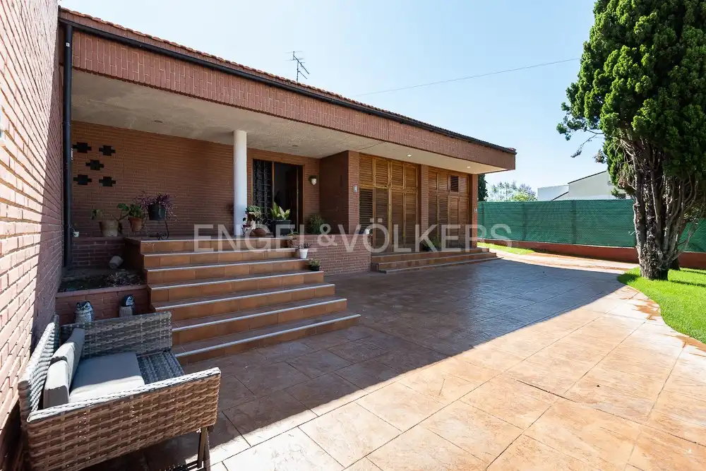Terrassa de Casa o xalet en venda en Paterna amb Aire condicionat, Calefacció i Jardí privat