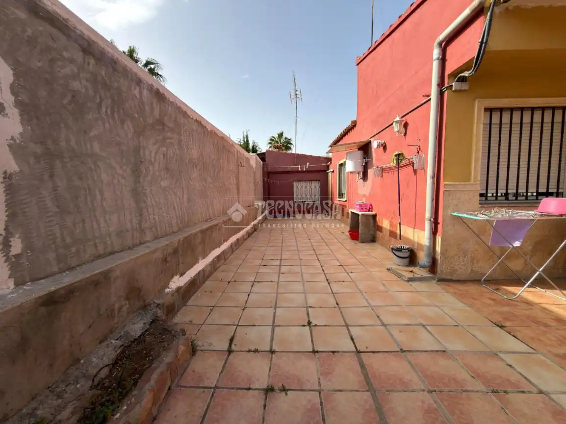 Vista exterior de Finca rústica en venta en Paterna con Terraza y Alarma