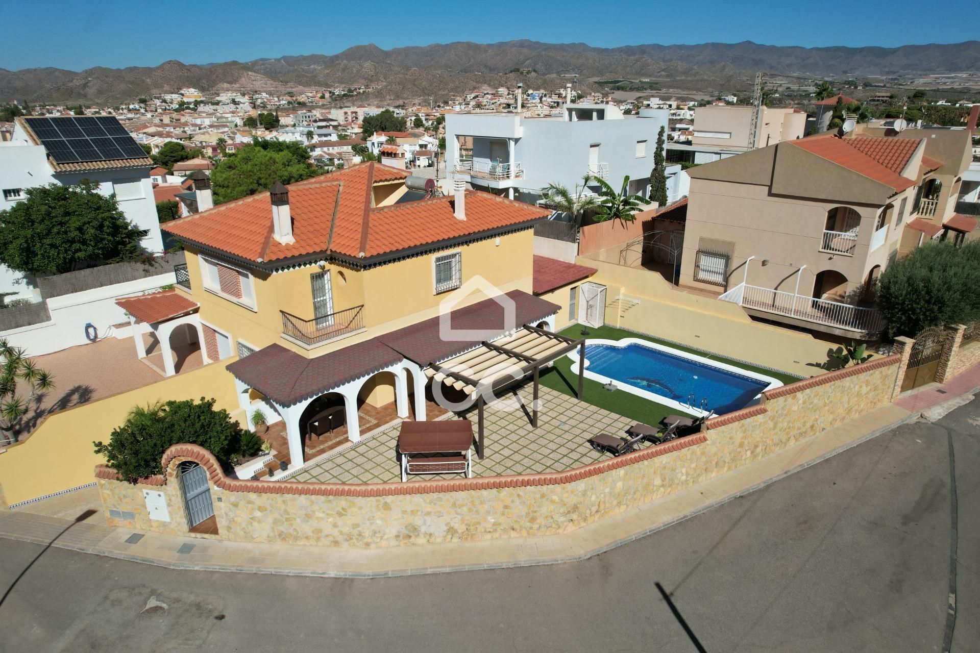 Vista exterior de Casa adosada en venda en Águilas amb Aire condicionat, Calefacció i Jardí privat