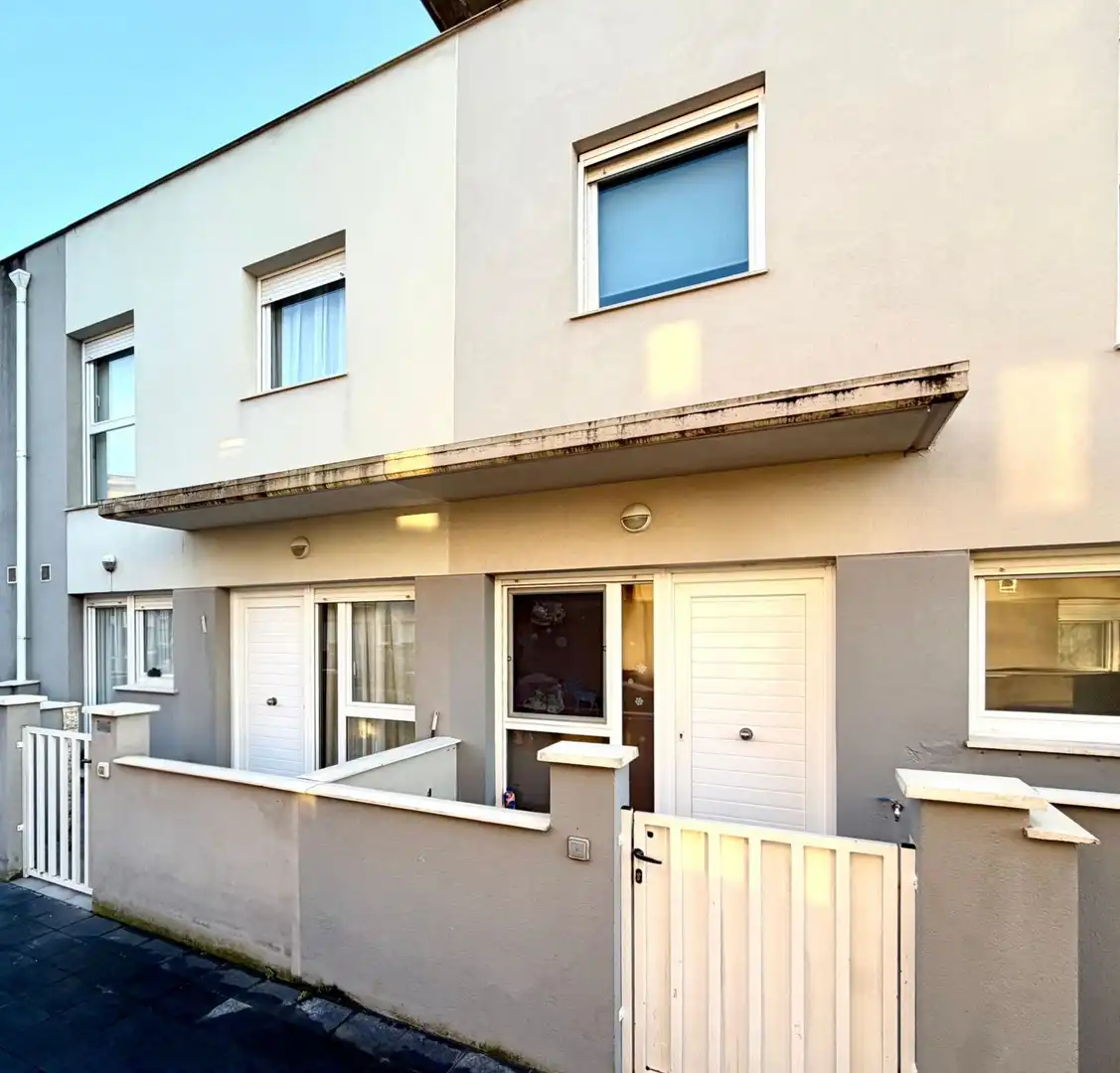 Außenansicht von Wohnung zum Verkauf in Miengo mit Heizung, Terrasse und Abstellraum