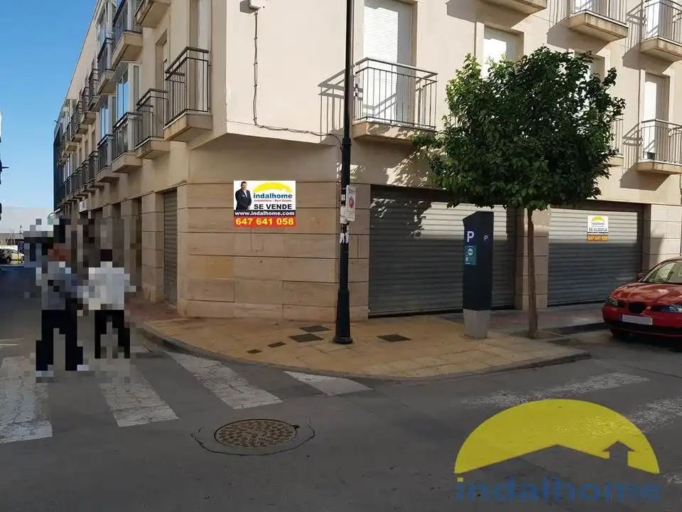 Local comercial de lloguer a Vera Ciudad