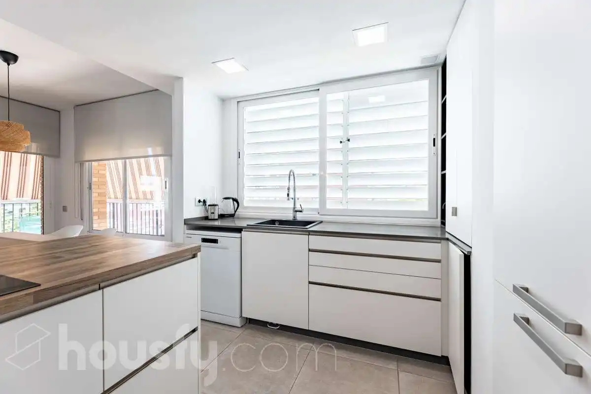 Küche von Wohnung zum Verkauf in Castelldefels mit Klimaanlage, Heizung und Balkon