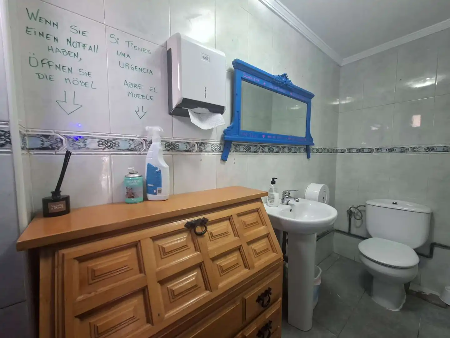 Badezimmer von Geschaftsraum zur Miete in Algarrobo mit Möbliert