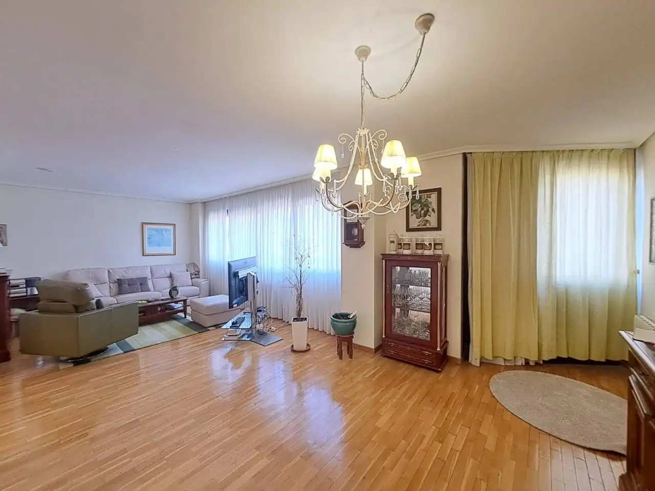 Sala d'estar de Pis en venda en Burgos amb Calefacció, Parquet i Terrassa