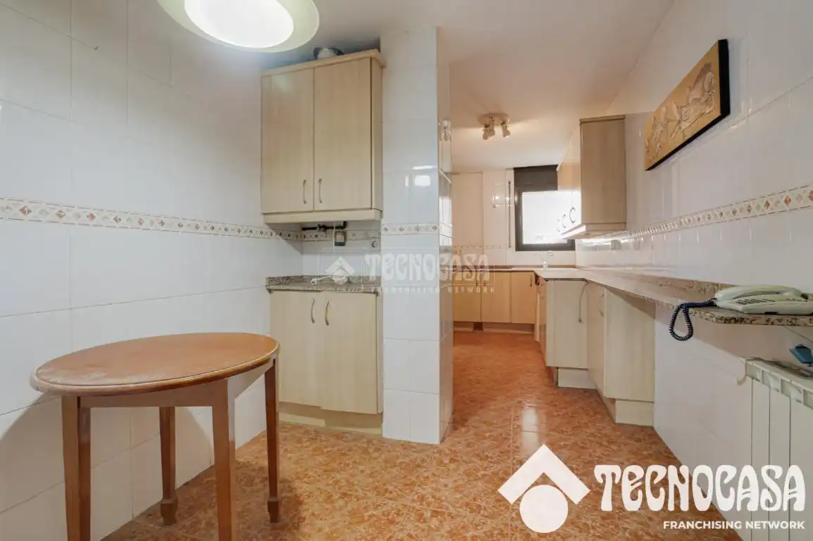 Cocina de Piso en venta en Santa Coloma de Gramenet con Calefacción y Terraza
