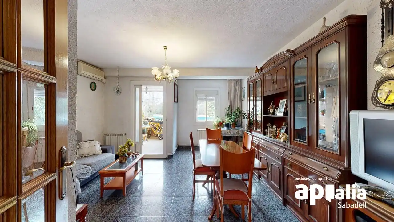 Sala de estar de Piso en venta en Badia del Vallès con Calefacción y Balcón