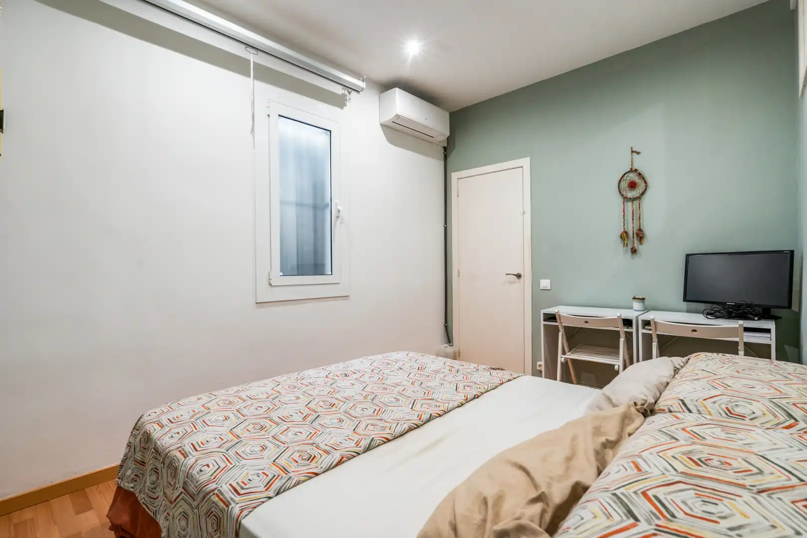 Schlafzimmer von Wohnung zum Verkauf in Barcelona mit Klimaanlage, Heizung und Balkon